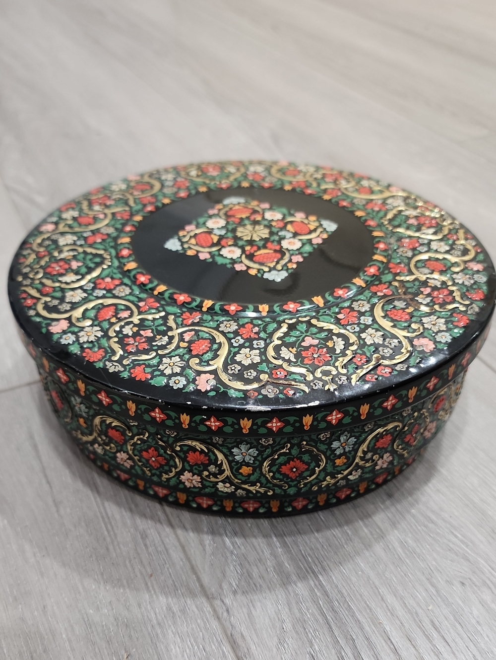 🌟Vintage Huntley, Boorne & Steven Ltd Decorative Round Floral Tin Box.